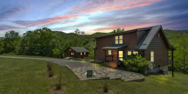 57 Hillside Bluffs Ln