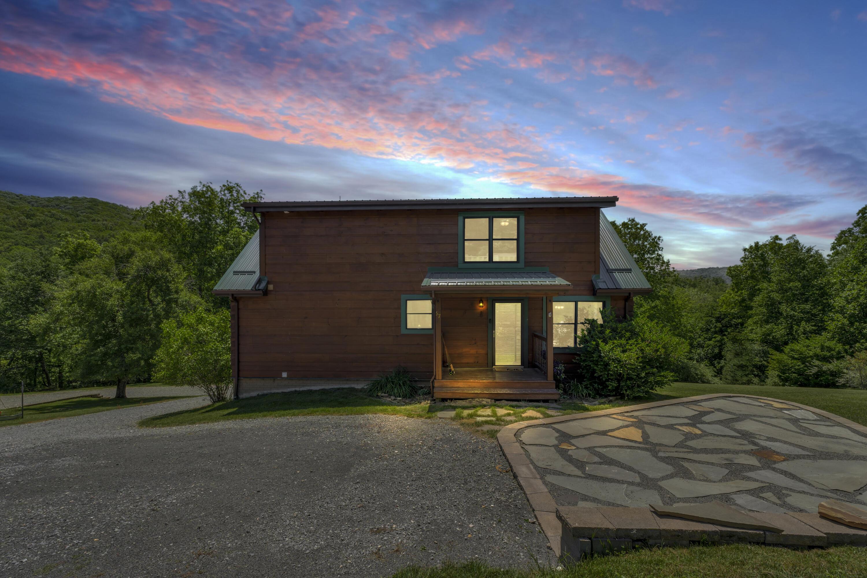Image 2: 57 Hillside Bluffs Lane Tour