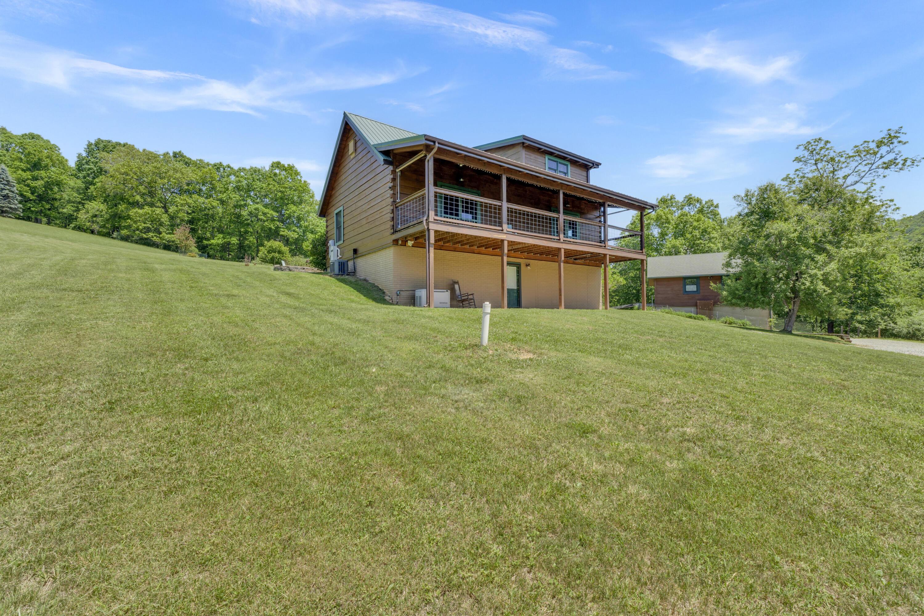 Image 4: 57 Hillside Bluffs Lane Tour