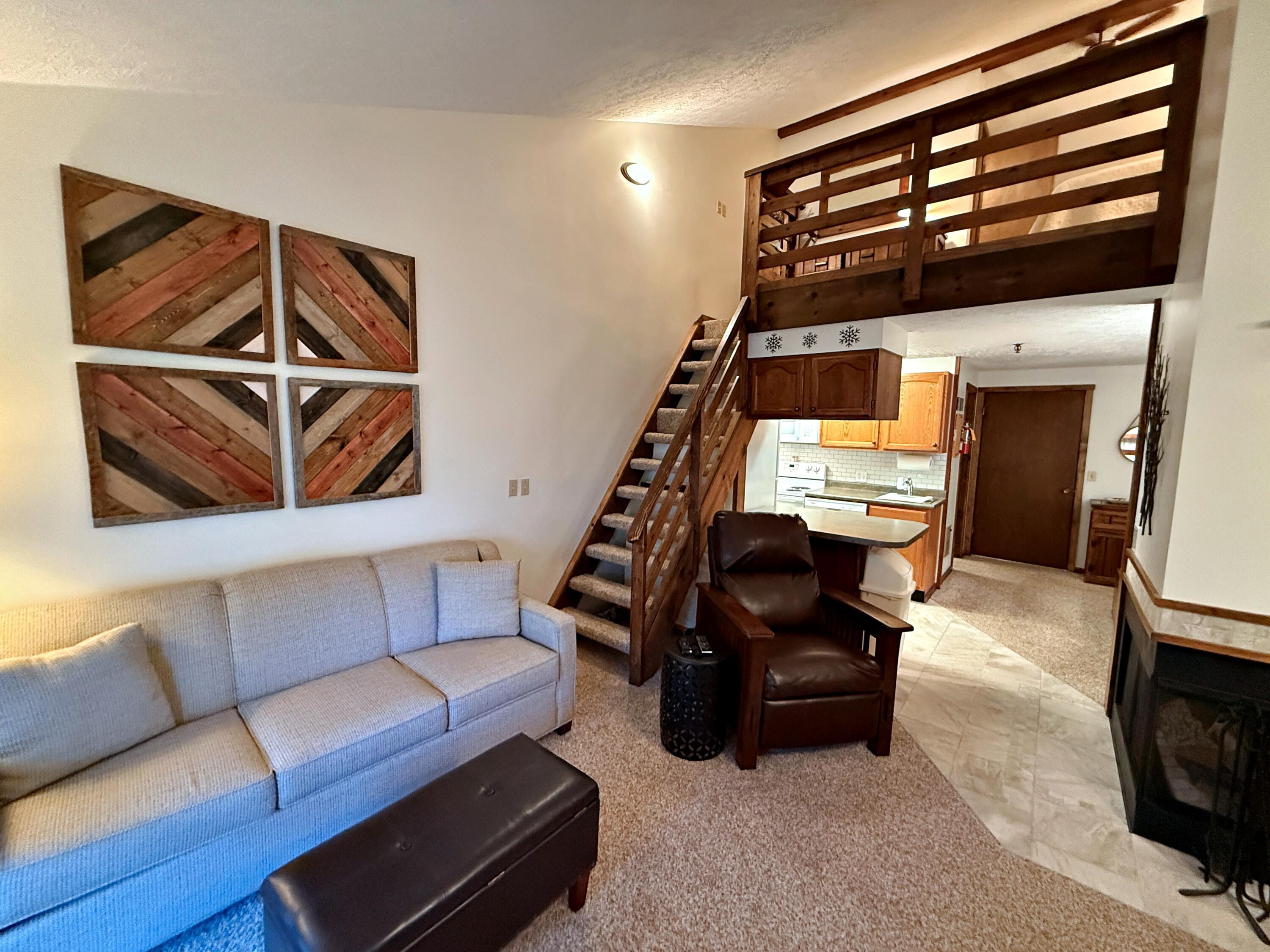 Image 3: loft