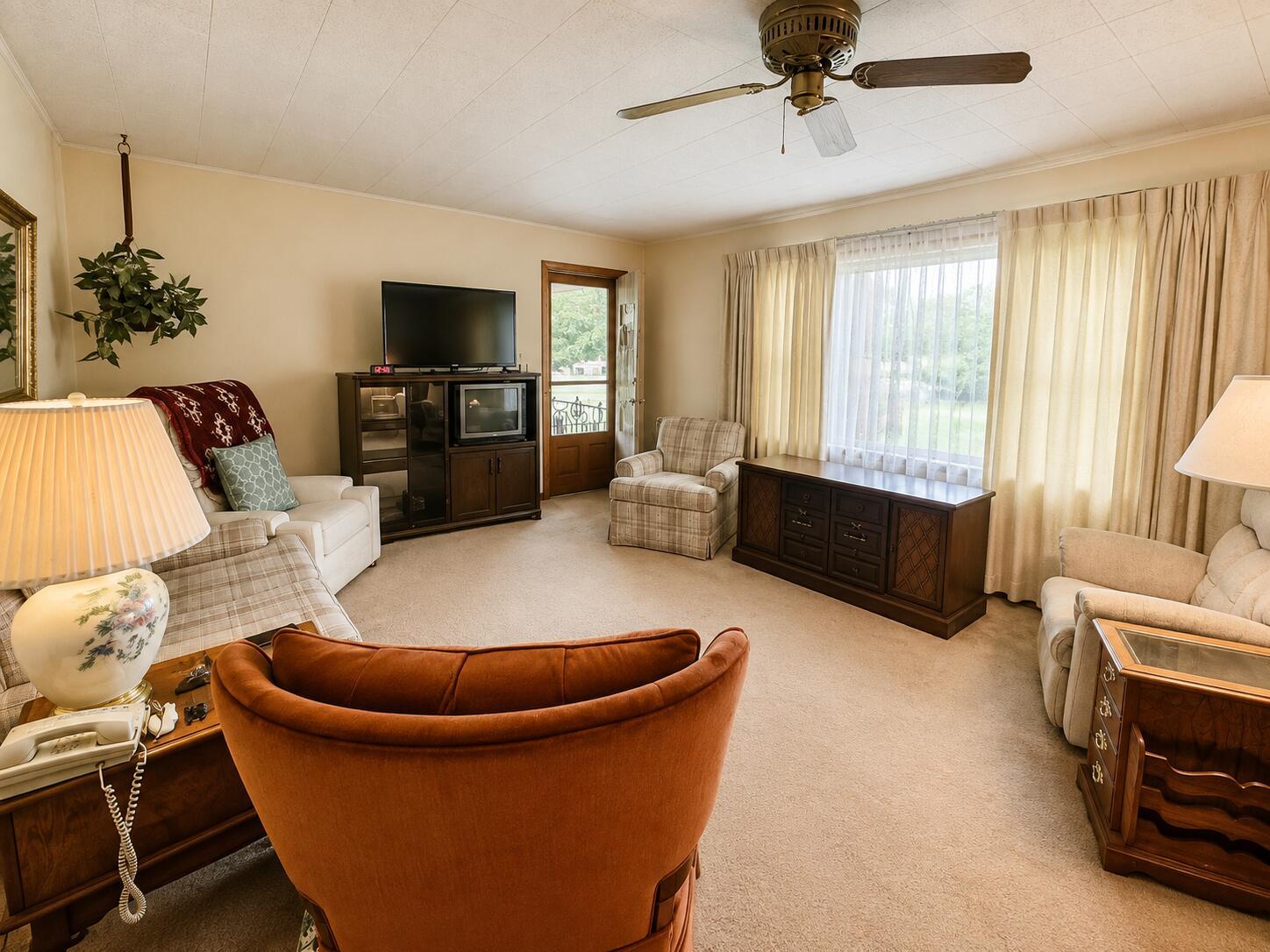 Image 3: living room2