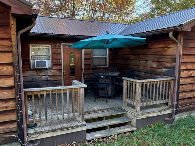 Image 2: Deck