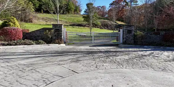 Image 2: 2