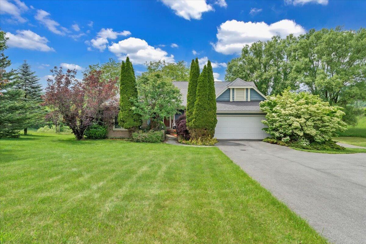 Image 2: 2747 Fairview Rd Tour