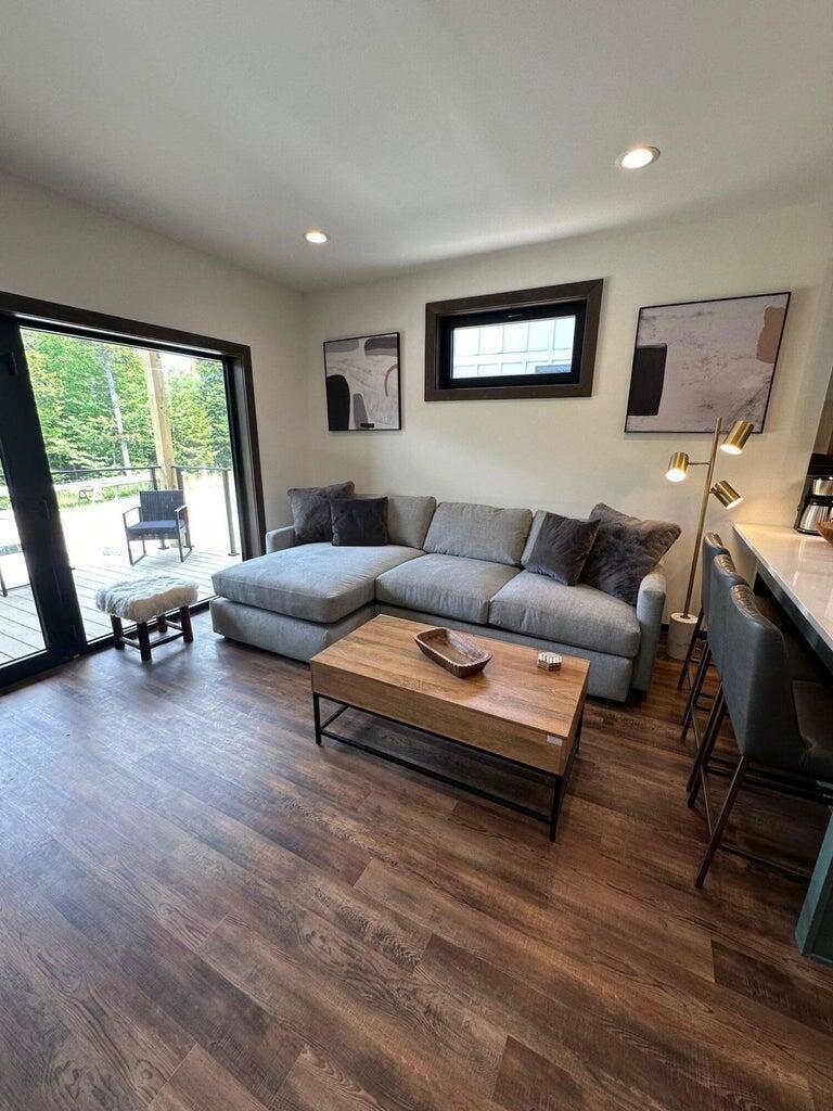 Image 4: Living room