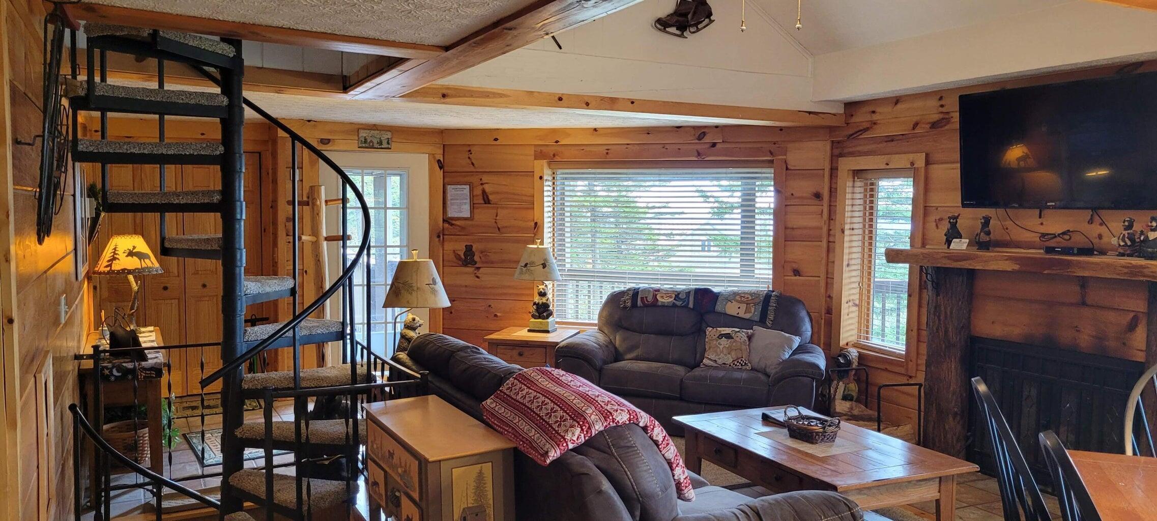 Image 4: Main living area