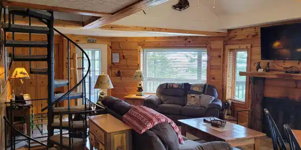 Image 4: Main living area
