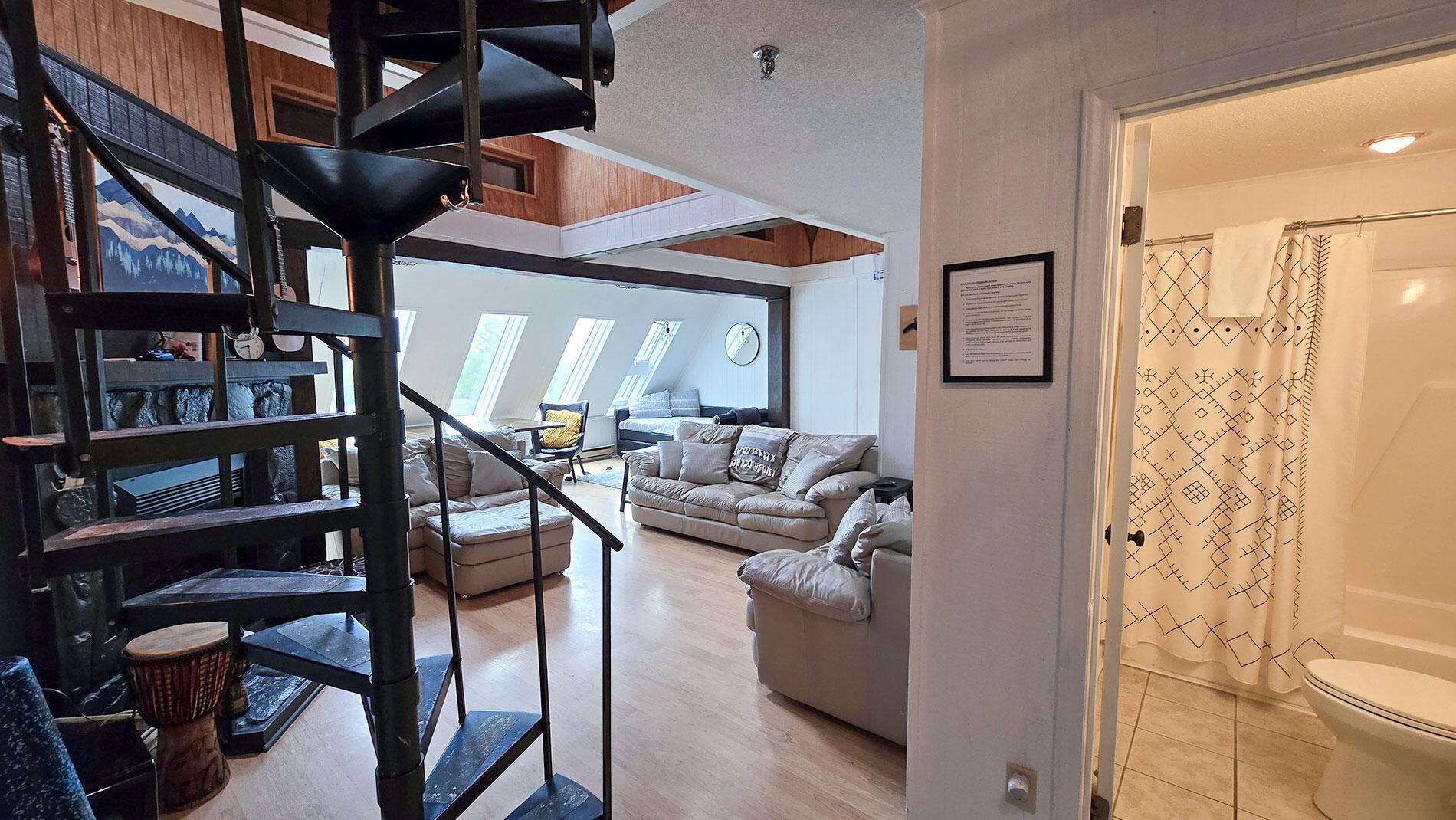 Image 3: Condo Entry