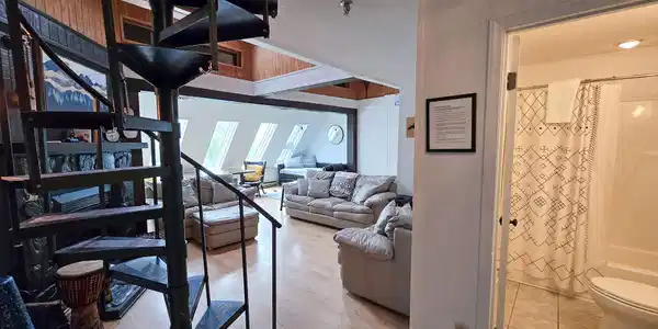 Image 3: Condo Entry
