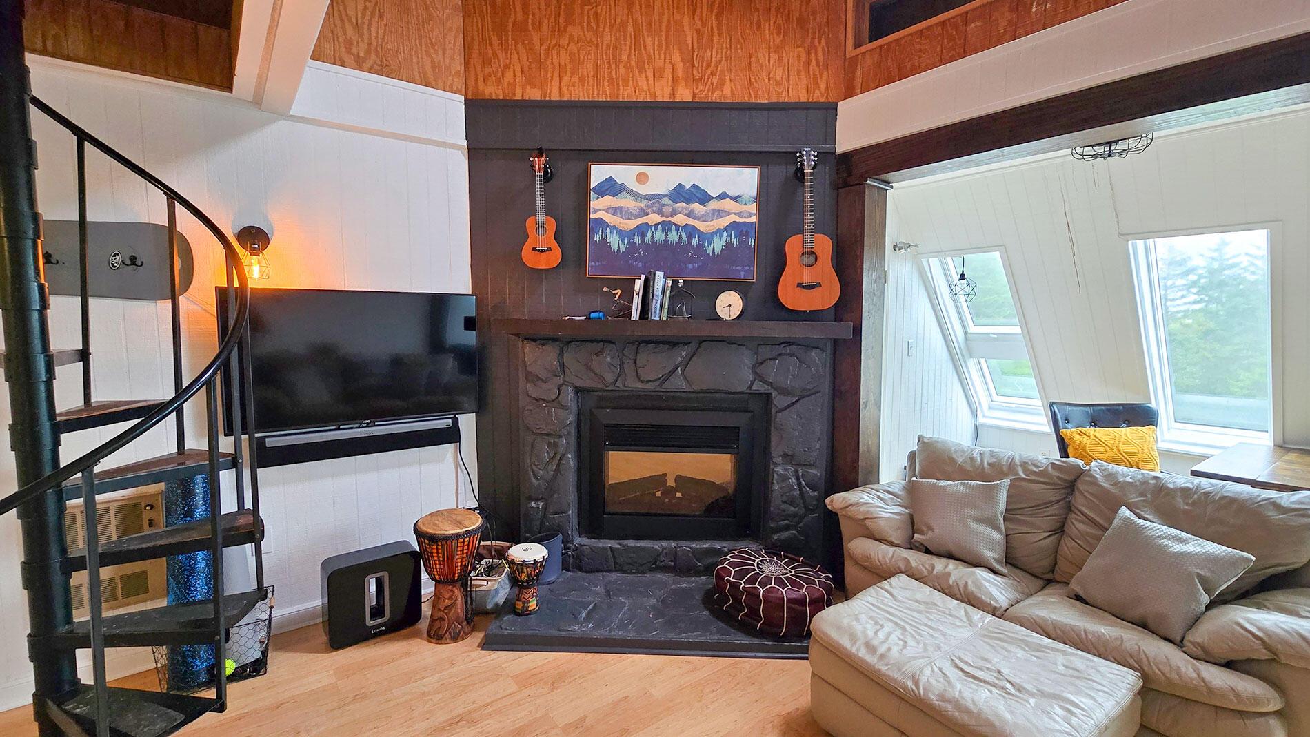 Image 4: Fireplace