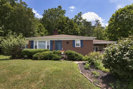 220 Manor Dr