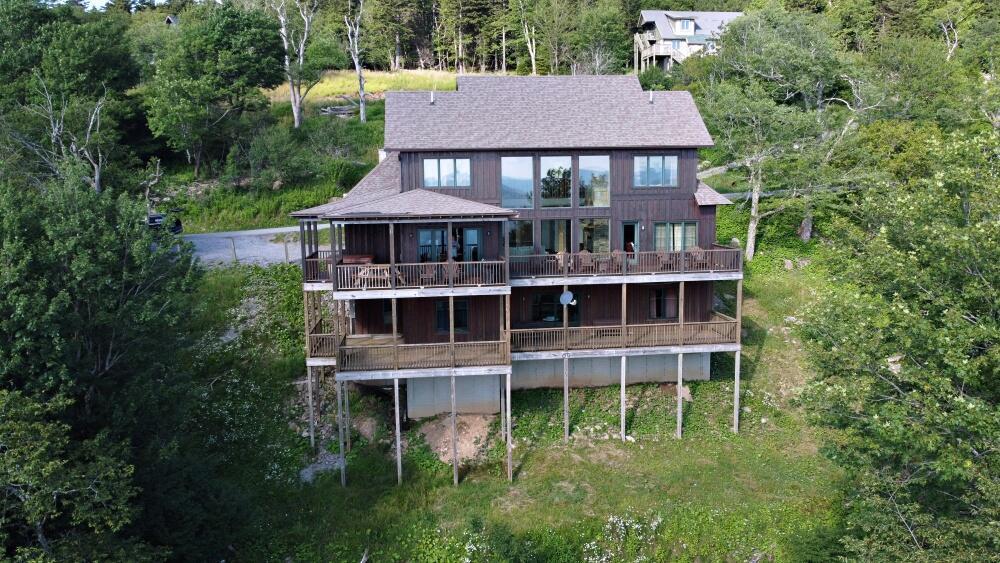 Image 4: back exterior with outdoor living areas