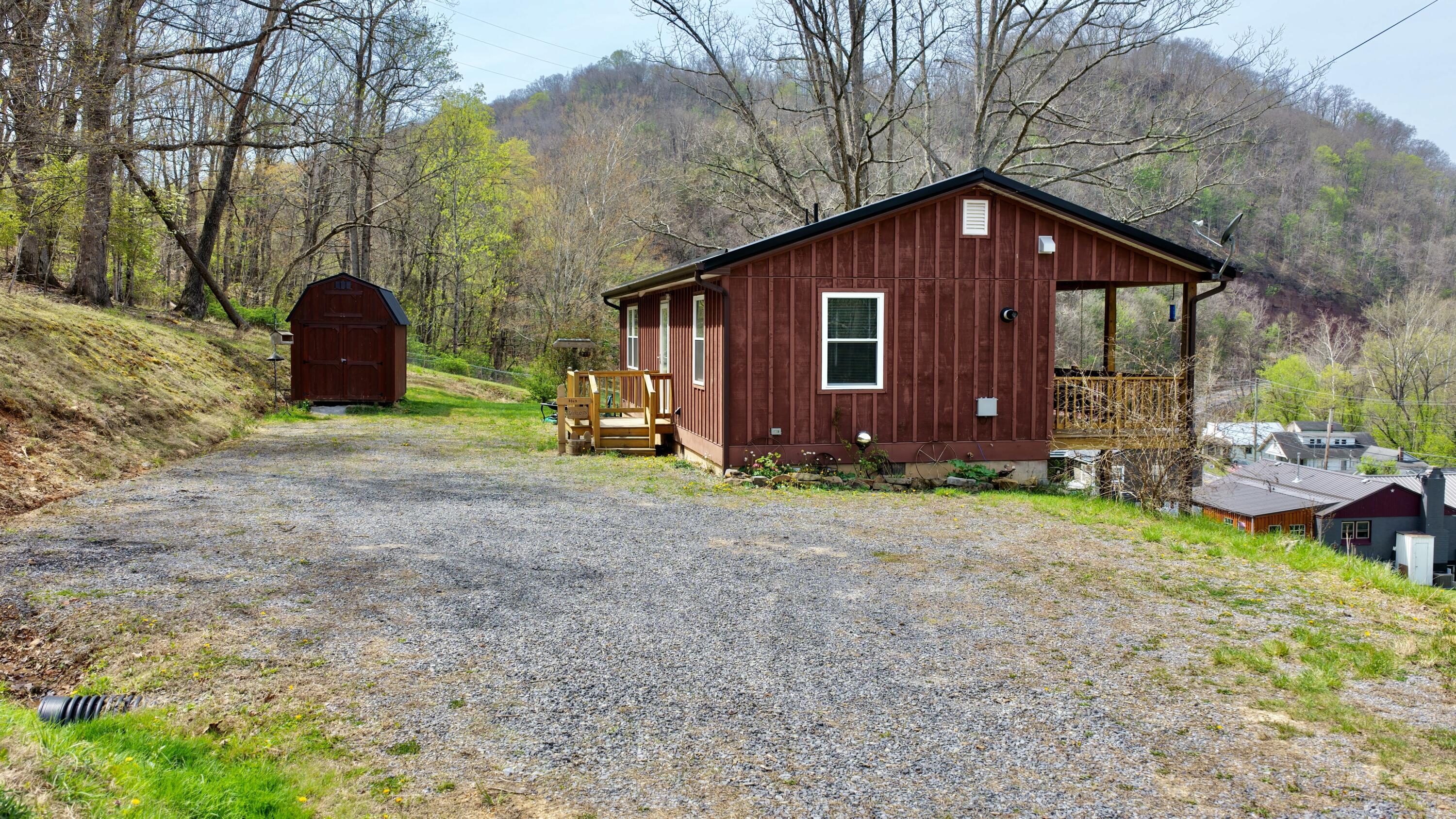 Image 2: 6043 driveway side