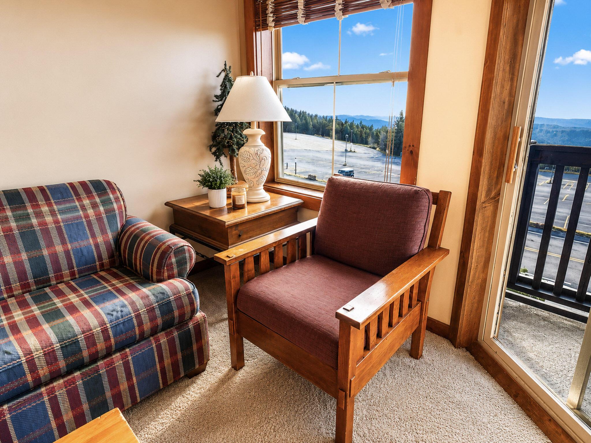 Image 4: Livingroom