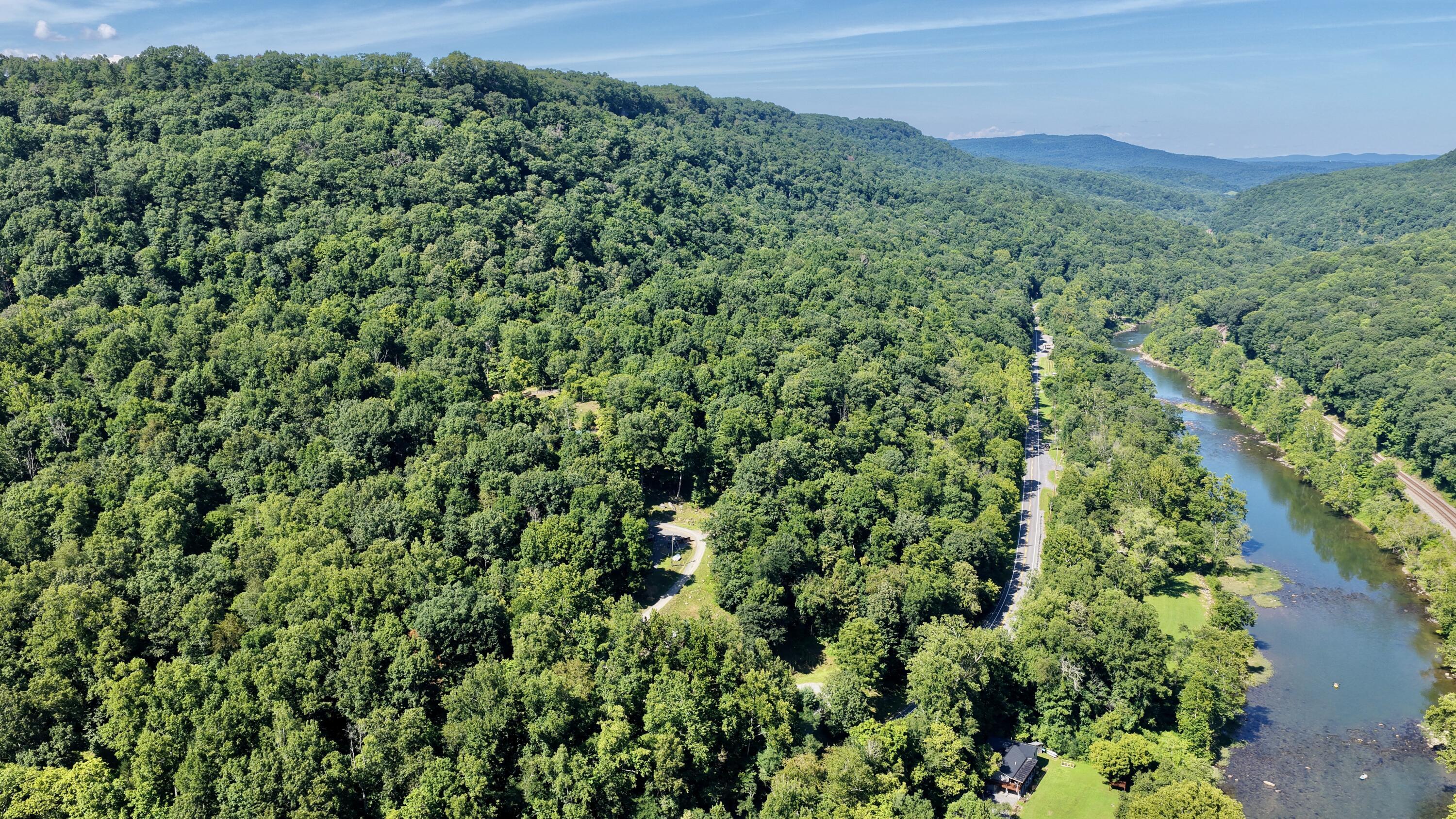 Image 3: 1267 Highland Trail, Alderson WV