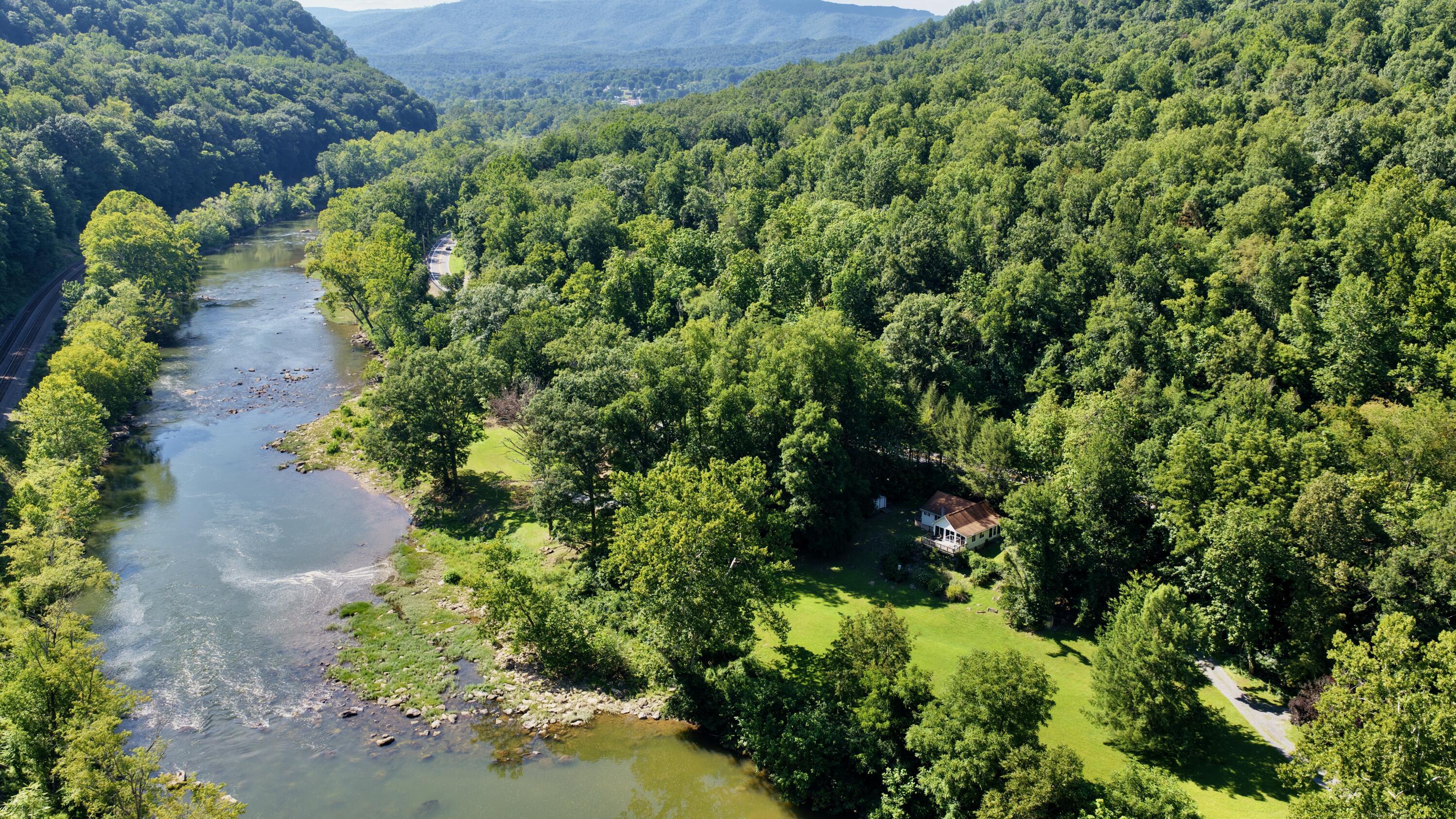 Image 4: 1267 Highland Trail, Alderson WV