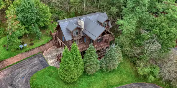 Image 3: 1820 Thornhill Dr
