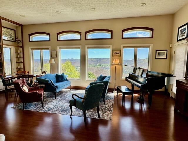 Image 3: Living room with VIEW