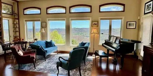 Image 3: Living room with VIEW