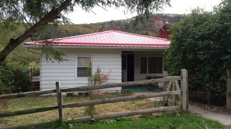 40 Pinecrest Dr