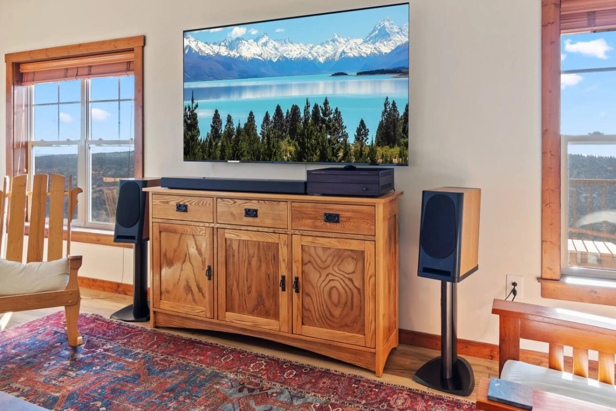 Image 3: Large TV in living room