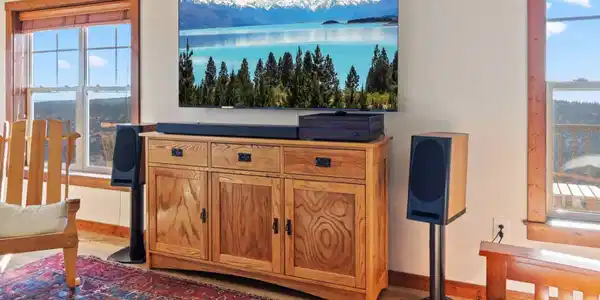 Image 3: Large TV in living room
