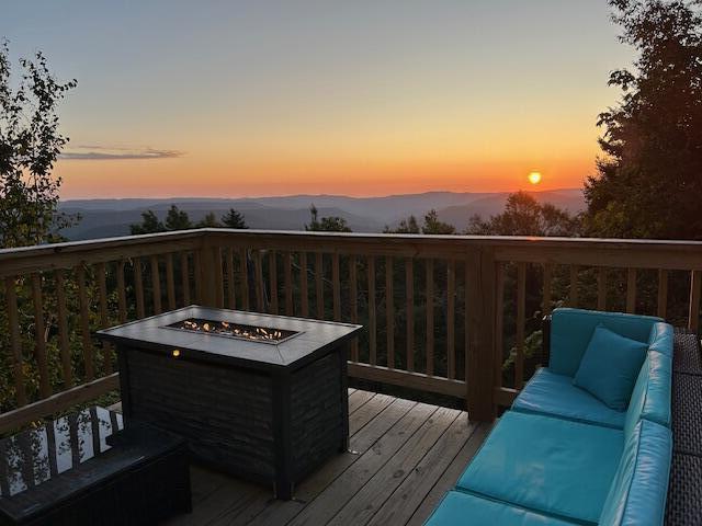 Image 3: Stunning western sunsets every evening