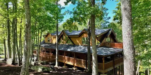 Image 2: 352 Wildwood Ridge