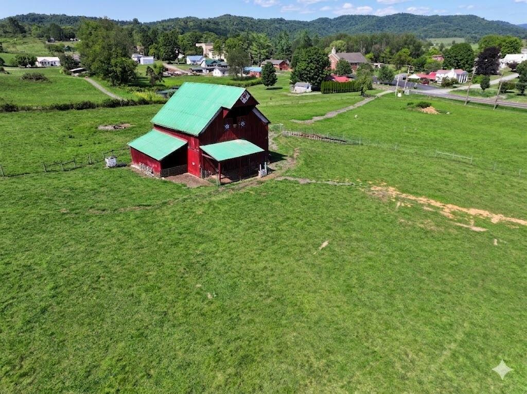 Image 1: Barn 1