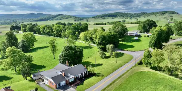 Image 3: 4061 Fairview Road