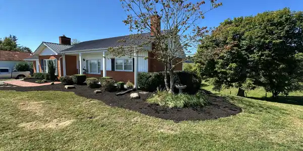 Image 4: 4061 Fairview Road