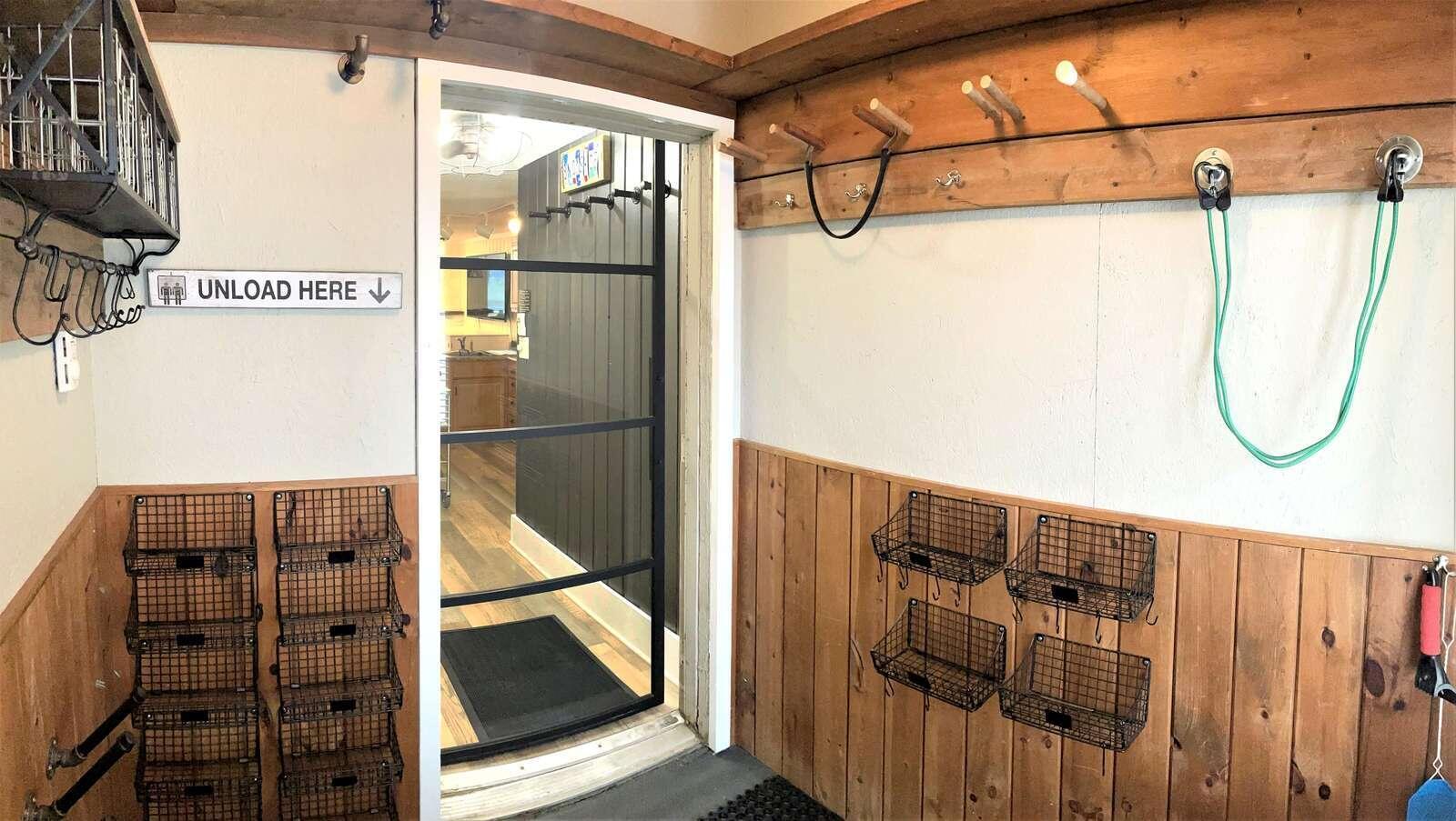Image 2: Spacious mud room
