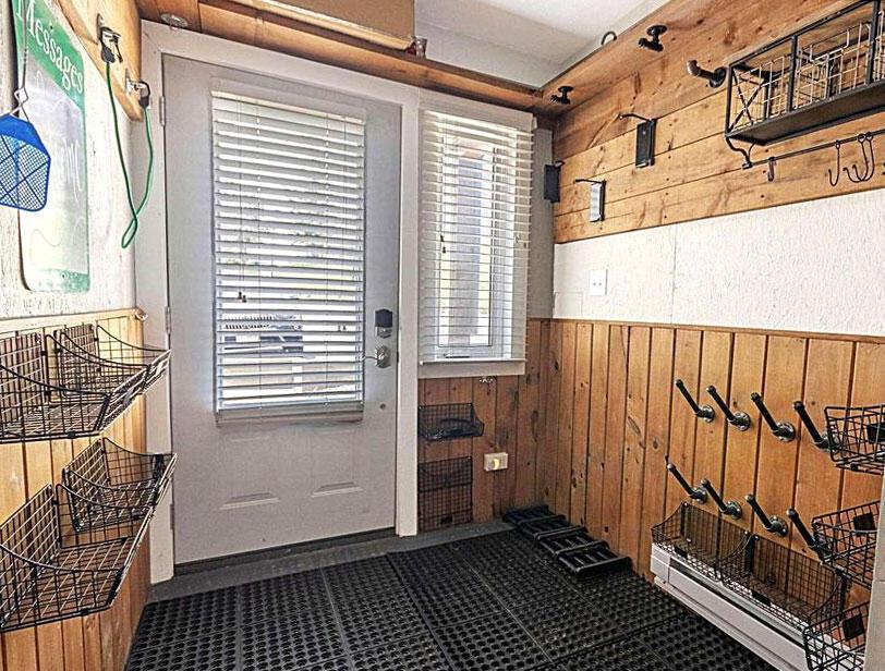 Image 3: Entryway