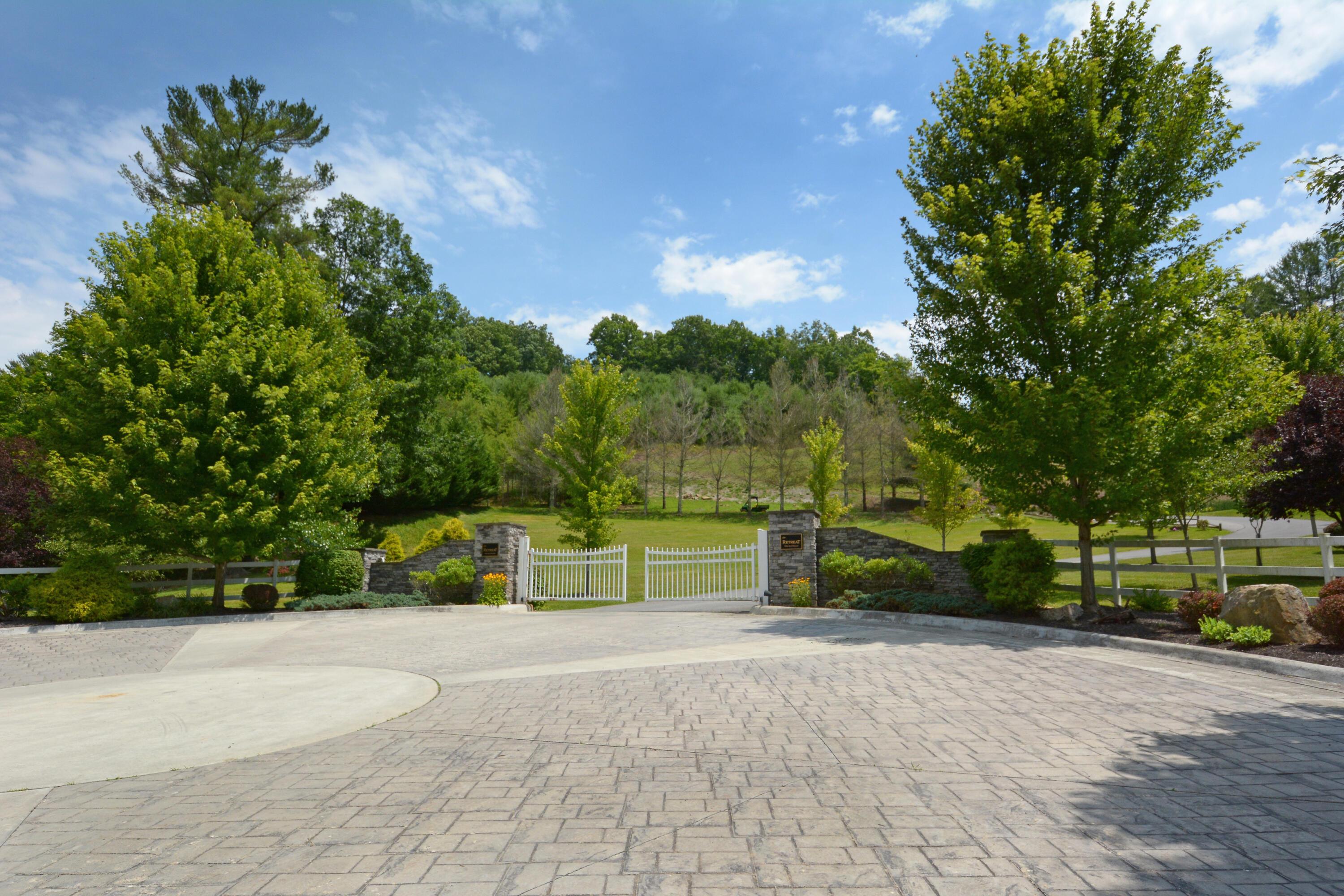Image 2: Retreat Lot 156 Tour