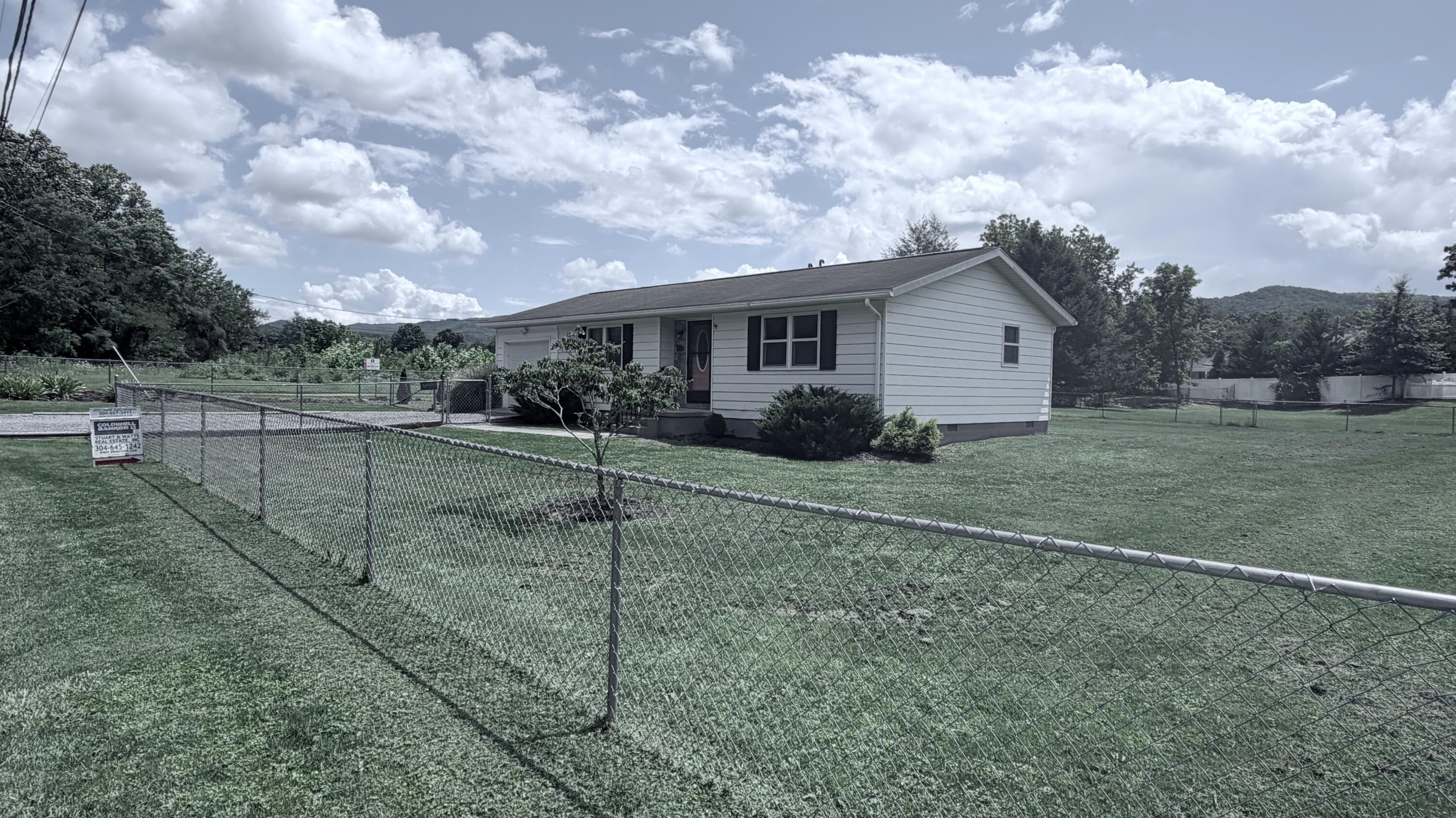 Image 4: Front yard