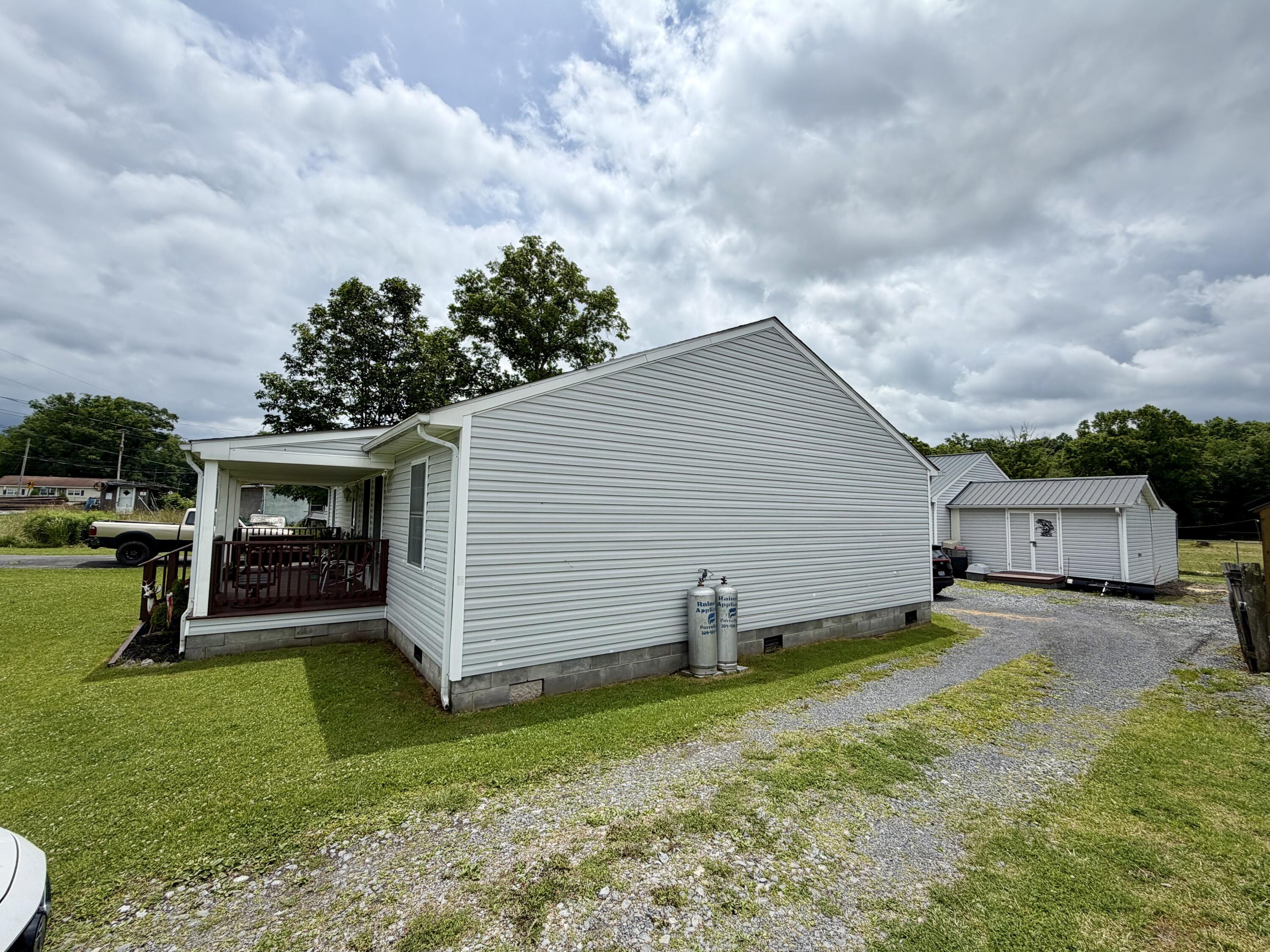 Image 3: 284 Lewis Street
