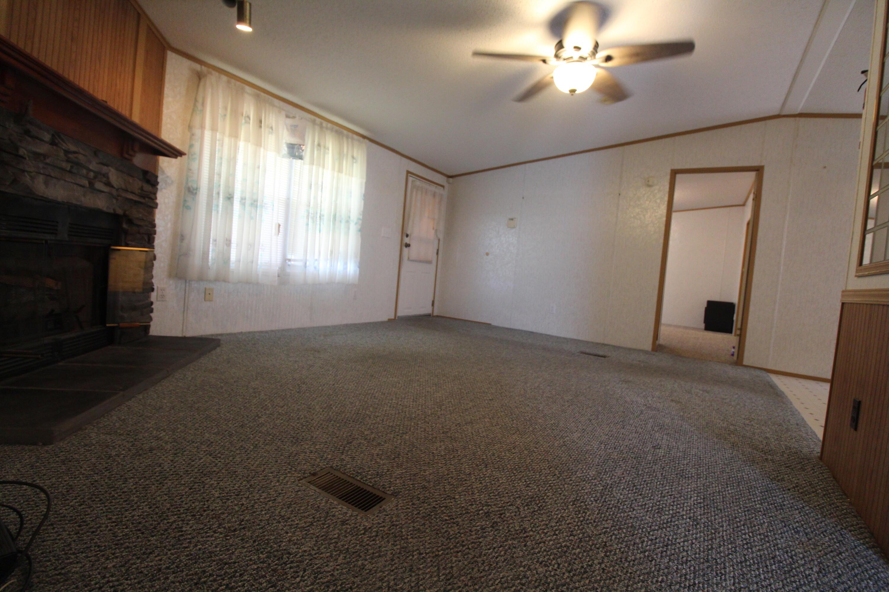 Image 4: Living Room