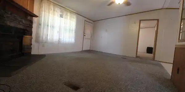 Image 4: Living Room