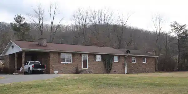 62 Howards Branch