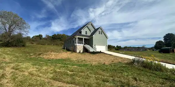 Image 2: Willow Bend Ln