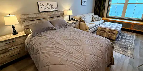 Image 4: queen bed