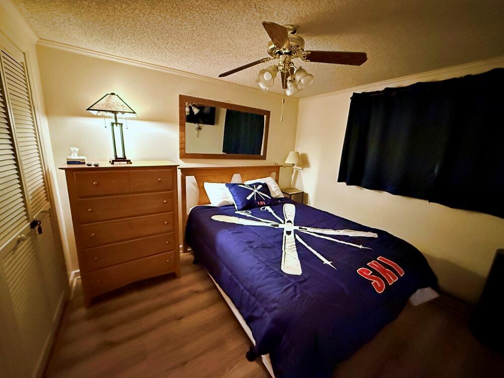 Image 3: 212 bedroom