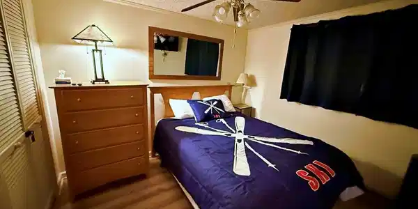 Image 3: 212 bedroom