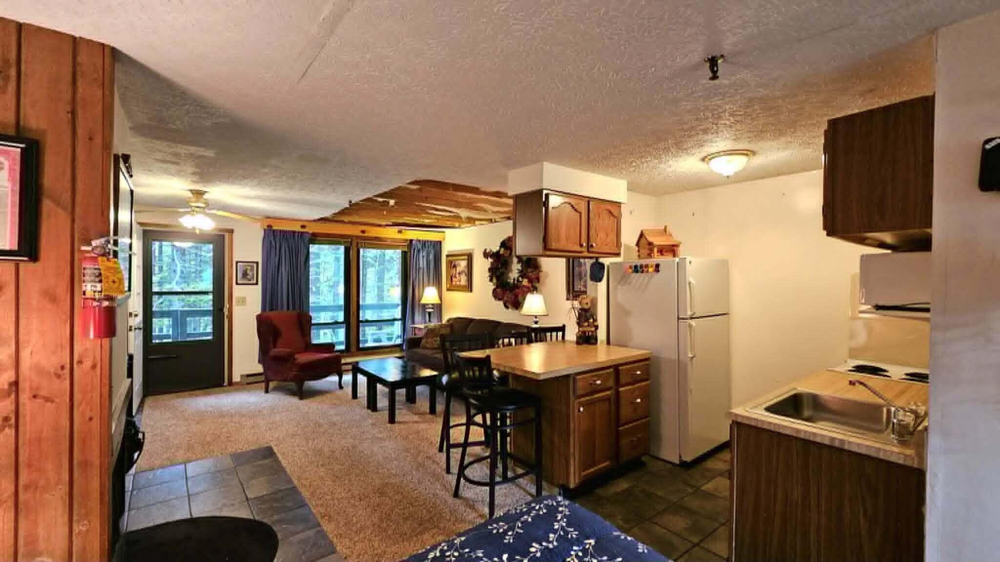 Image 3: 512 sq. ft