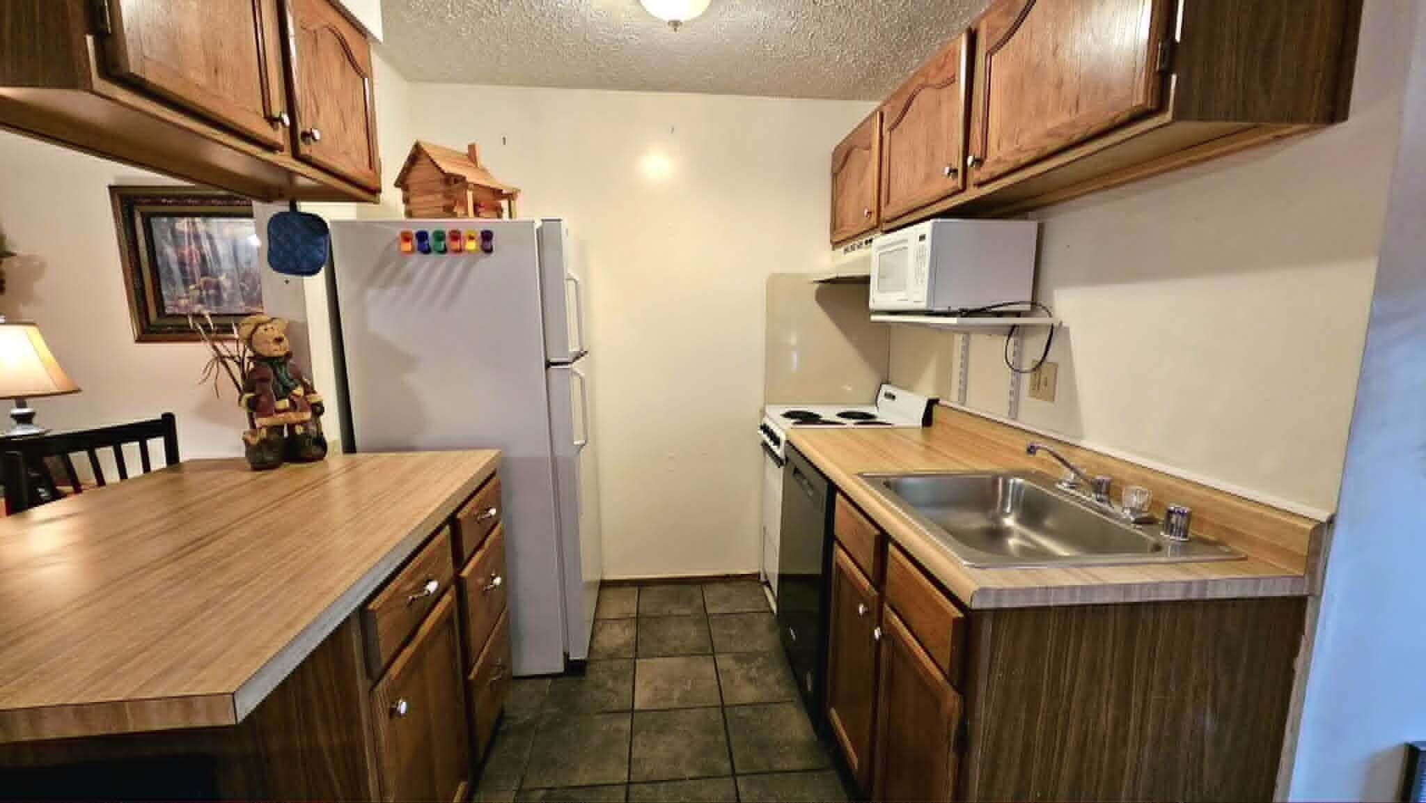 Image 4: Kitchen
