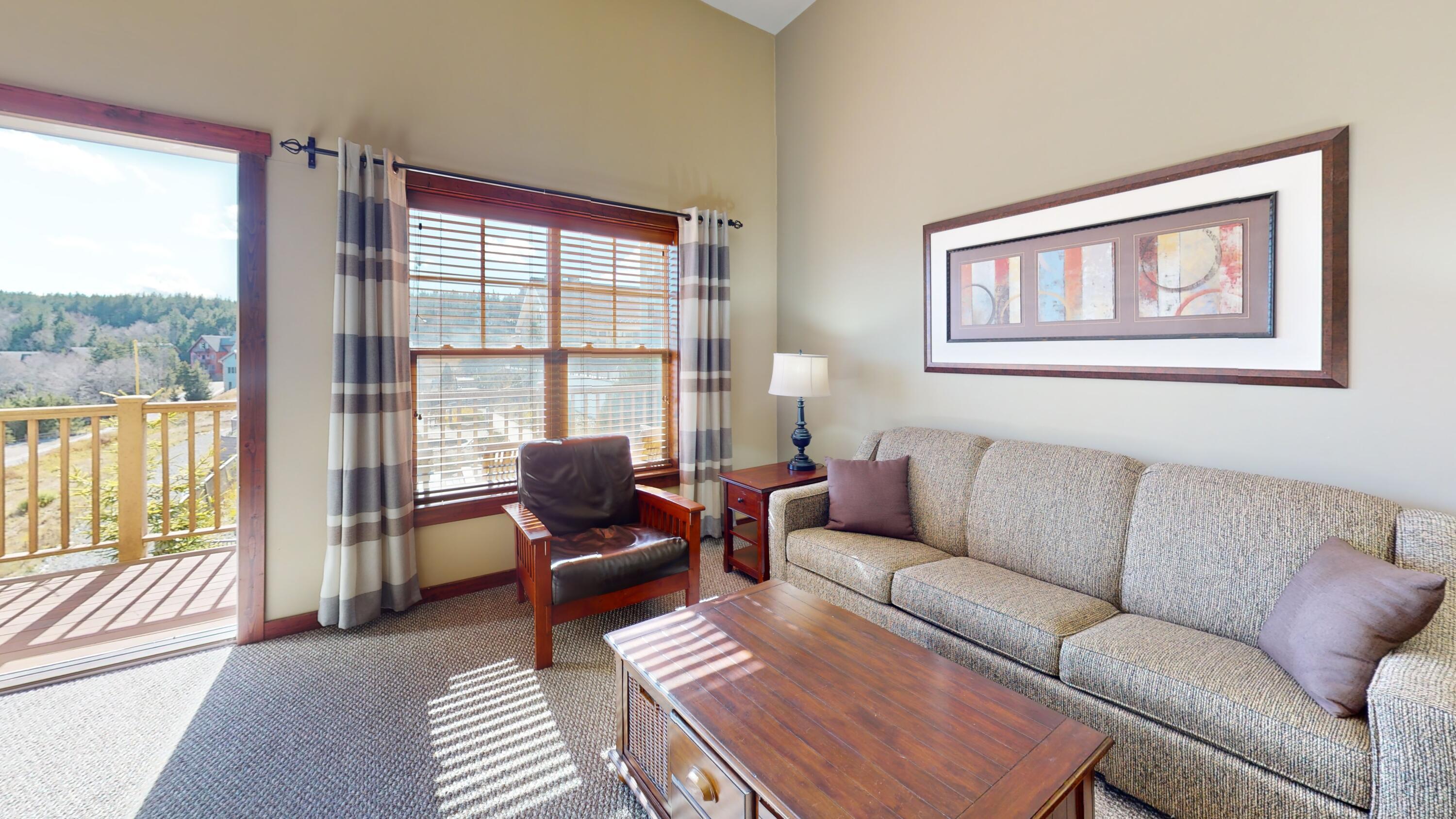 Image 2: Living-Room-6