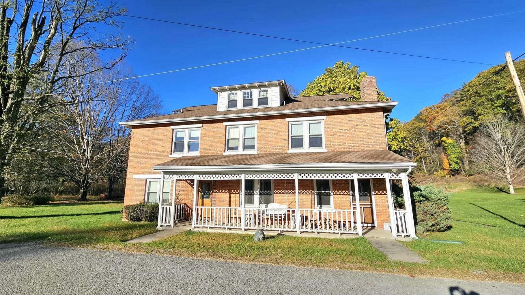 Image 2: Historic Cass Inn