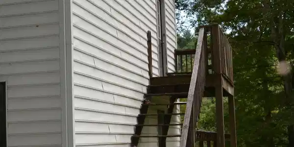 Image 4: Staircase To Upper Level