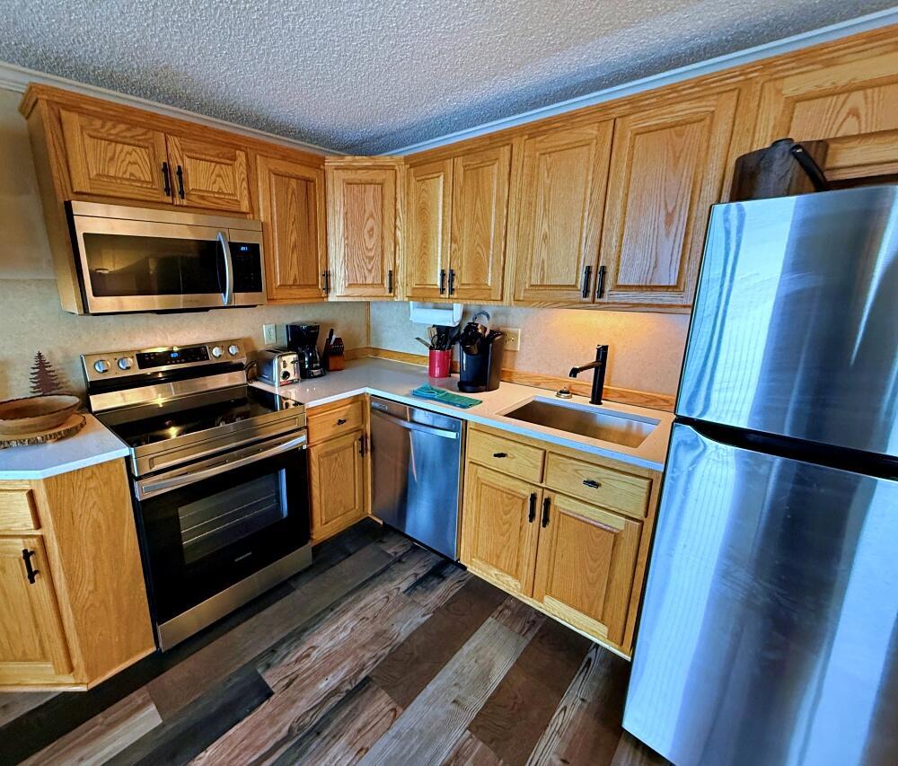 Image 3: kitchen