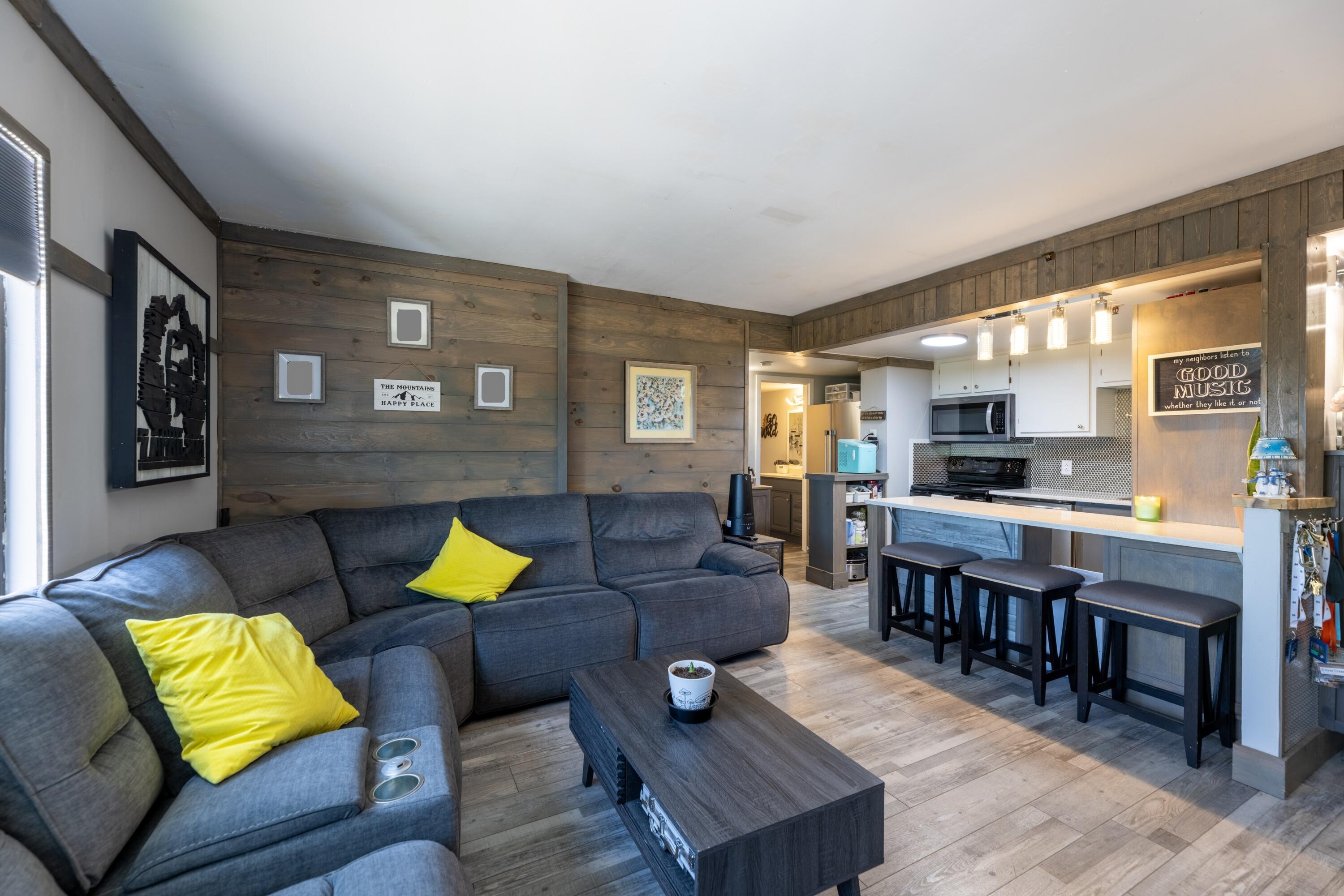 Image 1: living room 2
